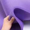 mor yoga matı 10mm kalınlığı, yüzeyi ve dokusu