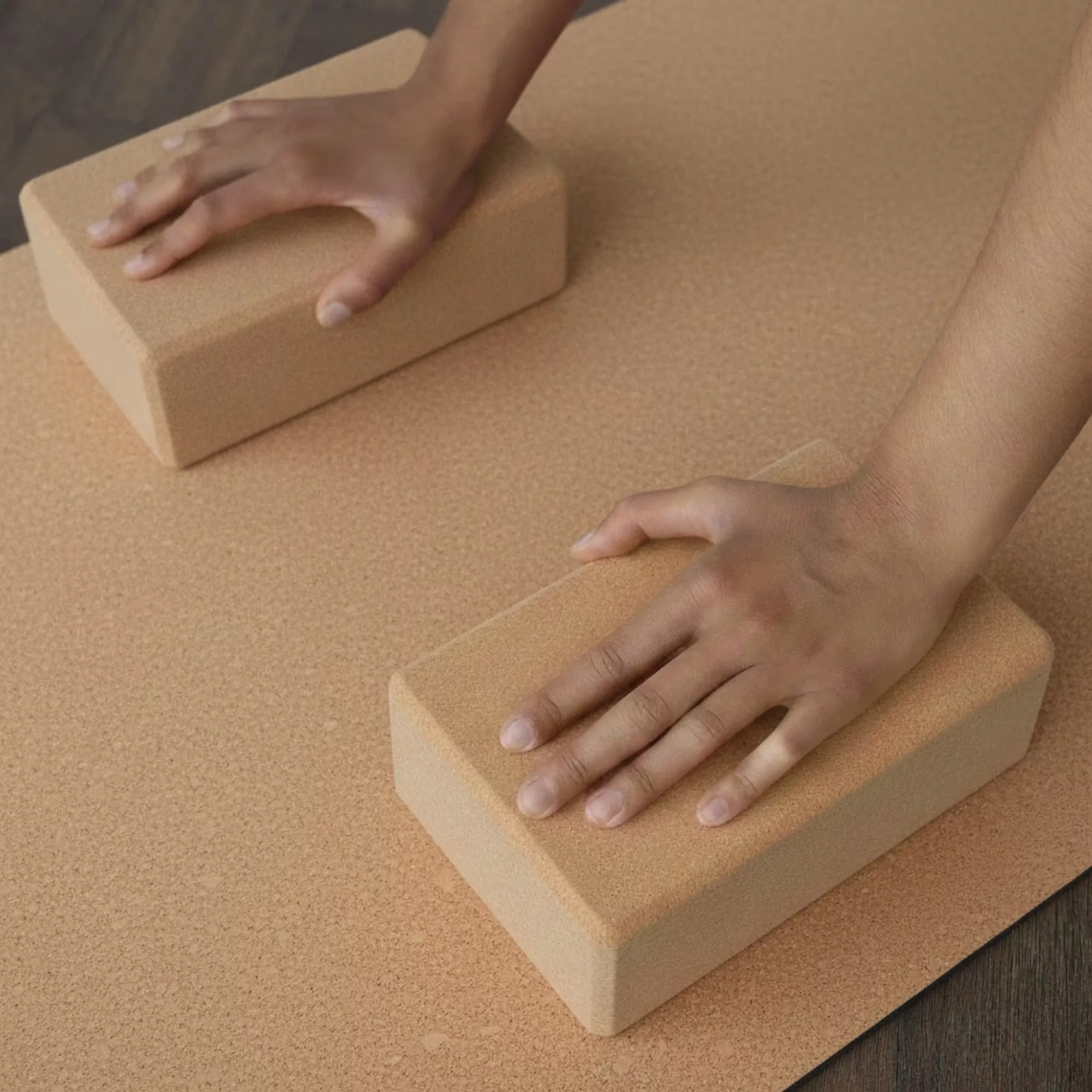 Mantar desenli yoga blok mat üzerinde